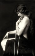 Alfred Cheney Johnston_1921_Ziegfeld Follies Girls_Marion Davies.jpg